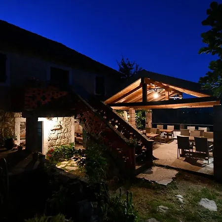 Rural Podastrana アパート *